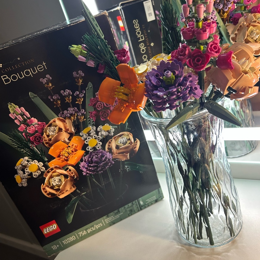 LEGO Vibrant Floral Bouquet Set